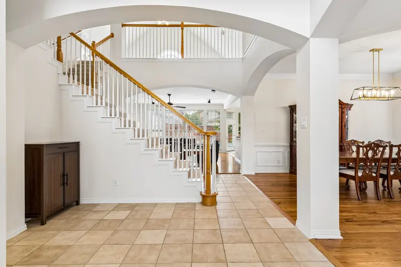 Bright foyer with a curved staircase